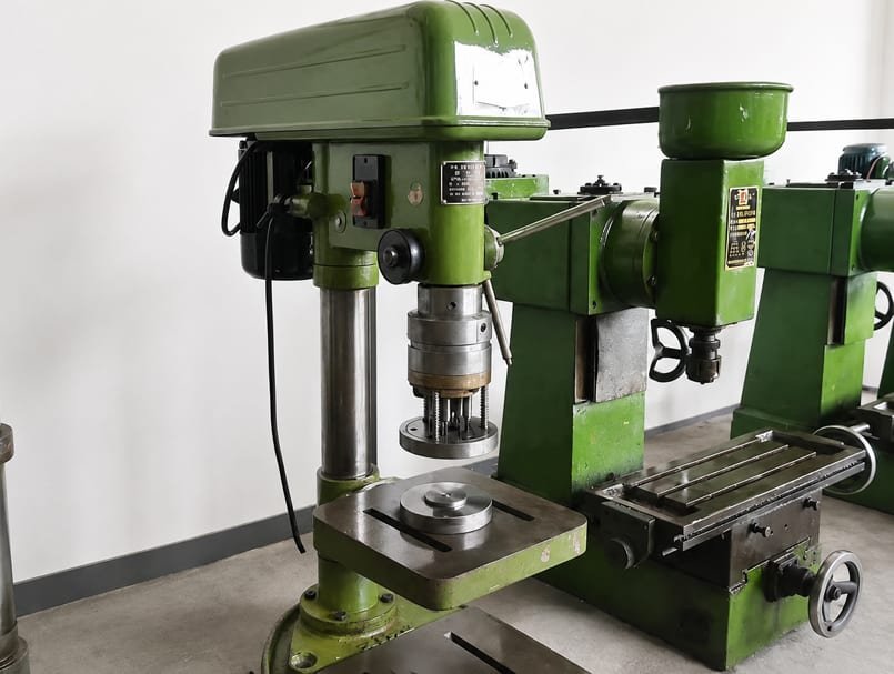 Vertical drilling machine