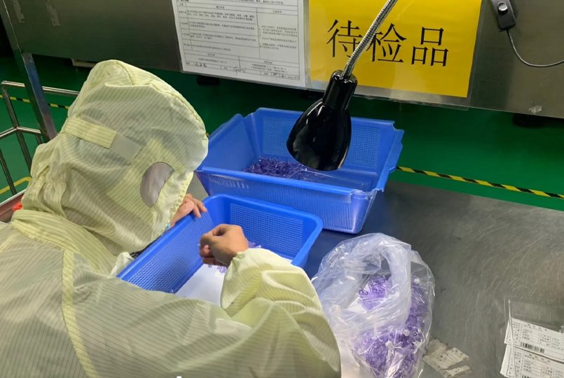 Medical silicone stopper cleanroom inspection