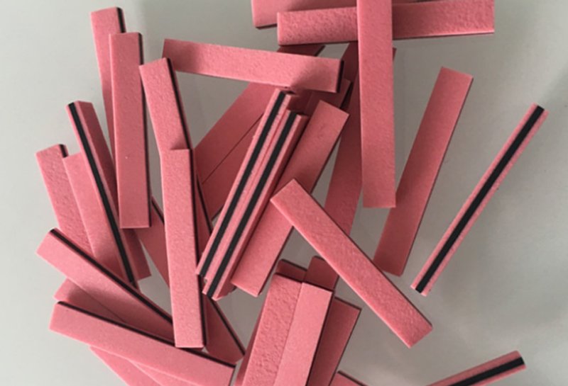 Silicone zebra connector
